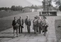 Po letech v Sachsenhausenu  (uprostřed vzadu František Pavelka. Ve předu Josef Dvořák, který také prošel tímto táborem)