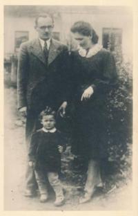 Alena s rodiči, 1942