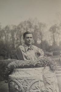 Alexander Burger in Cholmondeley Park in 1940