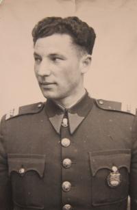 Husband Boleslav Kriegler in the army during the First Republic era