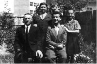 The wittness with her parents and the youngest brother