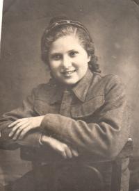 Věra Biněvská 13 let