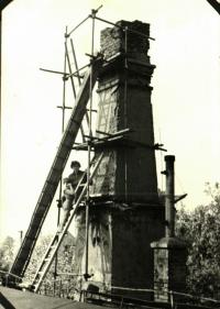 Bourání pivovarského komínu, 1969