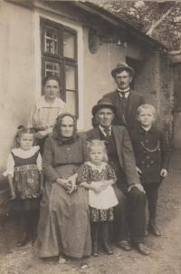 The Karfík family