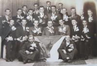 Odvedenci v Konici v roce 1945 ( pamětník, druhá řada z hora, třetí zleva)