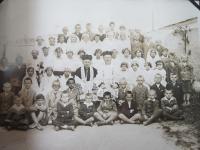 Škola v Dubčanech, kterou pamětník navštěvoval v dětství