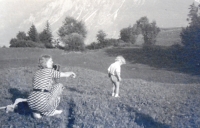 02 - malý Edvard s maminkou