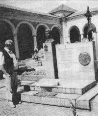 Návštěva hrobu ABS