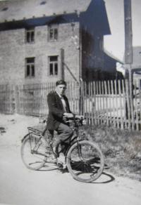Helmut Schramme v Záchlumí kam byla rodina v roce 1948 vysídlena