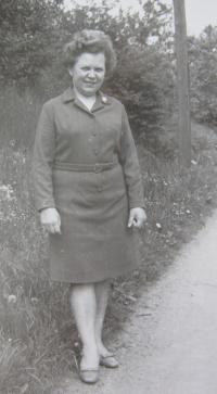 Anna Vašátková (Vogelová) asi v roce 1964