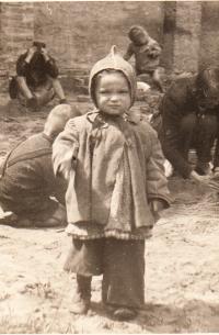 dítě z mateřské školky začátkem 50. let