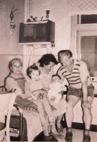 Hugo Drásal s rodinou