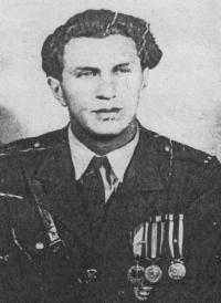 Jaroslav Grosman, ve 20 letech při návratu z války, kam utekl doslova v kraťasech. Pozdější agent chodec 005