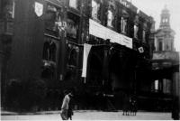 Vypálená Staroměstská radnice, květen 1945
