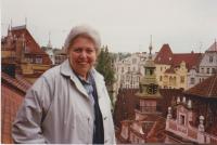 Marieta Šmolková na balkóně svého bytu