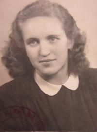 Amálie Fojtíková (Rafajová) v roce 1947
