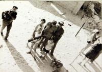 S dětmi a manželkou - Egyptská hranice