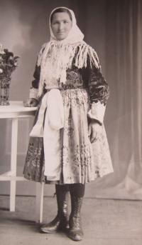 Mother Eva Bachanová in Javorník dress