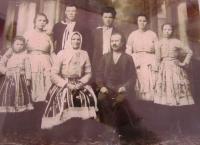 Rodina otce Františka Bachana, otec nahoře uprostřed