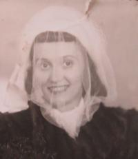 Hildegard Sedlářová (Luxová) v roce 1949