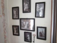 Rodiné fotografie na zdi