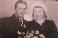 Svatební fotografie manželů Františka a Hildegard Sedlářových v roce 1949