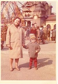 O. Černý s babičkou