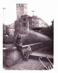 O. Černý se synem u Staroměstské radnice