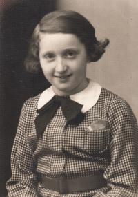Růžena Vogelová before the deportation to Terezín, 1940