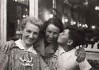 S babičkou (Berta Steinberg) a maminka