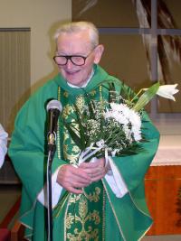 Pater František Pevný oslavil ve farnosti Brno - Lesná dne 15. února 2006 své 85. narozeniny