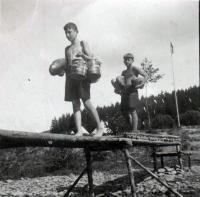 asi skautský tábor Turzovka 1937: Nejdříve pro nákup