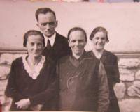 Maminka Marie Pusch s rodinou