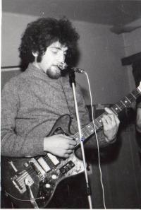Konstantin Ruchadze při koncertu v sedmdesátých letech