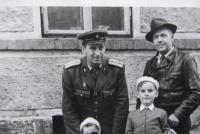 Ašsko. Leopold Tuček se svým otcem