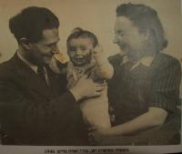 Elisheva Cohen s manželem a synem - 1946