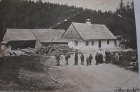 Dnes již neexistující pila Kobermühle  na kraji Horního Údolí, kde po válce žila rodina Rudolfa Galle