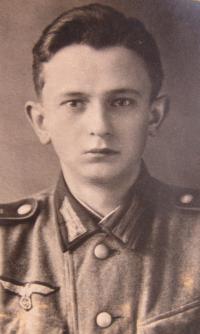 Bratranec Franz Finger, který v devatenácti letech padl ve wehrmachtu
