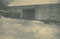 Barn at the farm in Úboč, circa 1940