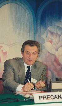 1989; at a conference in Washington, as a clerk 