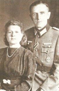 Teta Marta a strýc Josef Schmidtmeier, 1943