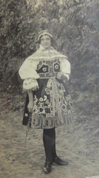 Teta Vojtěška jako stárka