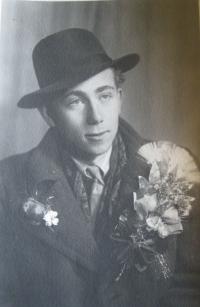 Jan Mastný při odvodu na vojnu (1947)