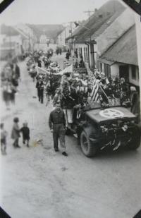 Oslavy osvobození v Kolovči, květen 1945