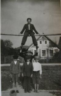 On the playground in Úboč (1939)