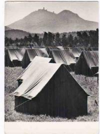 stanový tábor, kde pracovali po odchodu z Prahy