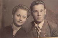 Irena a její bratr Jiří v roce 1958 na Ukrajině