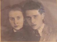 Otec Adan Parfeňuk se svou sestrou