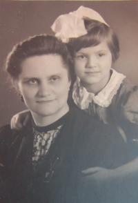 Naděžda Volná with her mother Věra