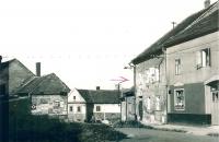 Záfortenská ulice - vchod do domu Rozenkranců, kde byla klubovna starších skautů